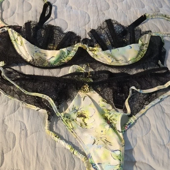 Victoria's Secret Designer Collection Fantasy Island Silk Lace Sexy 2 Piece Set - Picture 2 of 12
